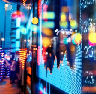 Foto: Shutterstock Ibovespa e dólar operam em alta nesta quinta-feira