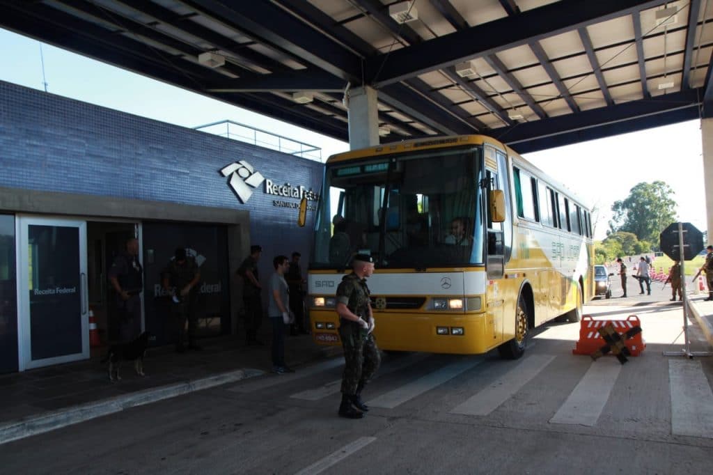 posto alfândega_ Receita Federal na divisa Brasil Uruguai, entre Santana do Livramento (BR) e Rivera (UR)