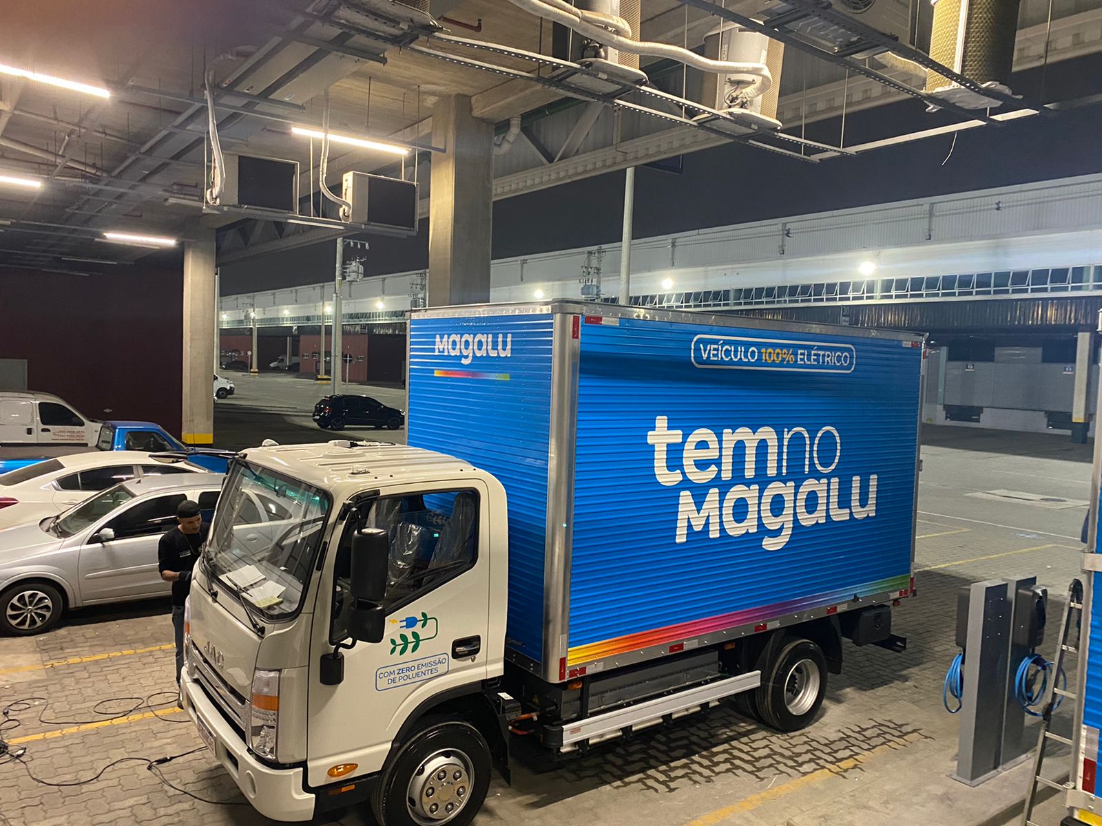Magalu começa a operar frota de caminhões elétricos - Money Report