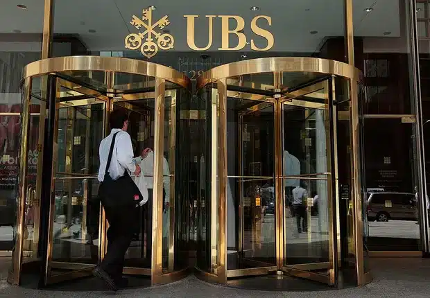 Banqueiros do Credit Suisse lutam para manter empregos no UBS, diz Reuters  – Money Times