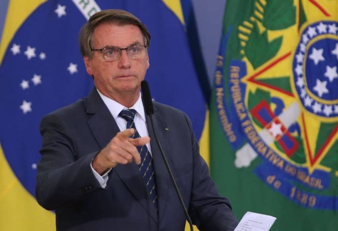 O ministro da Economia, Paulo Guedes, o Ministro da Secretaria-Geral da Presidência, General Ramos, o Presidente Jair Bolsonaro e o ministro da Justiça e Segurança Pública, Anderson Torres, durante lançamento da Carteira de Identidade Nacional.