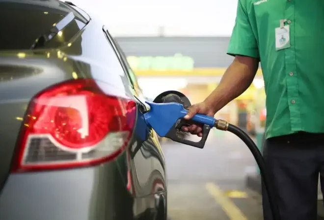 100175064-gasolina-rio-de-janeiro-rj-15-08-2022-petrobras-baixa-preco-da-gasolina-pela-3a-vez
