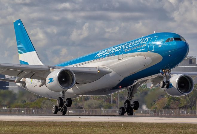 1280px-02092018-aerolineas-argentinas-a332-lv-fnk-kmia-nasedit2-44274230212