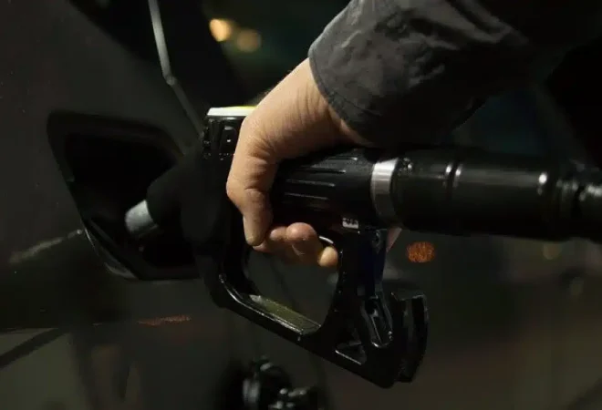 1_petrol_ge075cb829_640-24296356