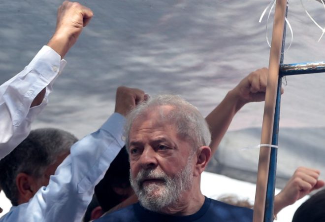 Ex-presidente Luiz Inácio Lula da Silva durante manifestação em São Bernardo do Campo
07/04/2018 REUTERS/Leonardo Benassatto