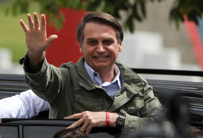 Jair Bolsonaro vota no Rio