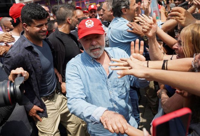 Lula caminhando