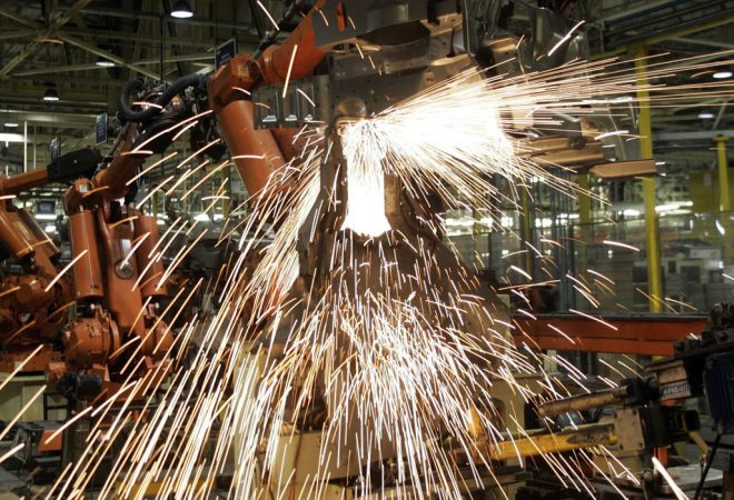 Robô em montagem de veículo da Ford em Camaçari em novembro de 2007. Foto: REUTERS/Paulo Whitaker