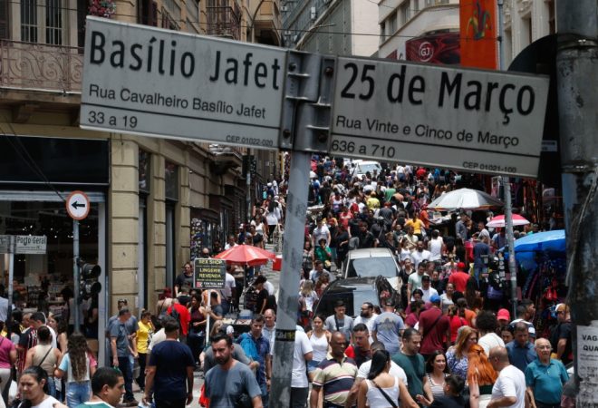 São Paulo SP 03/11/2023 Movimento na Ladeira Porto Geral com a Rua 25 de Maro, após o feriado de Finados. Foto: Paulo Pinto/Agência Brasil