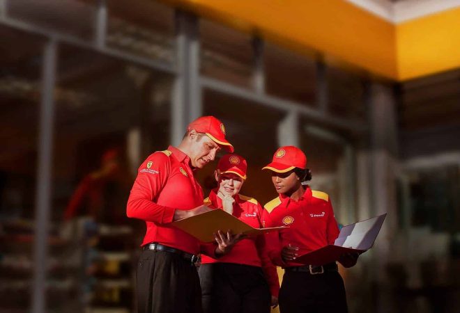 3-shell-employees-discussing
