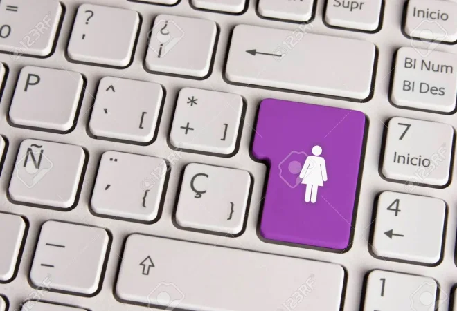 34348334-spanisch-tastatur-mit-weiblichen-geschlecht-frauen-abbildung-symbol-über-lila-hintergrund-taste-