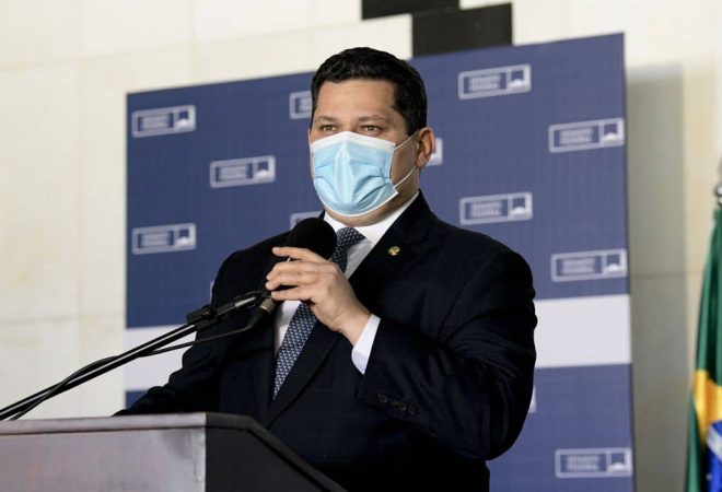 Em seu último dia como presidente do Senado Federal, senador Davi Alcolumbre (DEM-AP) diz, durante entrevista coletiva, que trabalhou para mostrar ao Brasil as carências das regiões mais pobres do país. Ele também afirma que trabalhou pela pacificação do país em momentos de grande turbulência e ressalta que o Congresso Nacional precisará ajudar o país a se recuperar depois das crises econômica e sanitária.Foto: Pedro França/Agência Senado