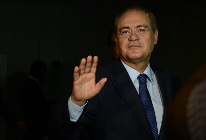 Brasilia - O presidente do senado Renan Calheiros fala a imprensa