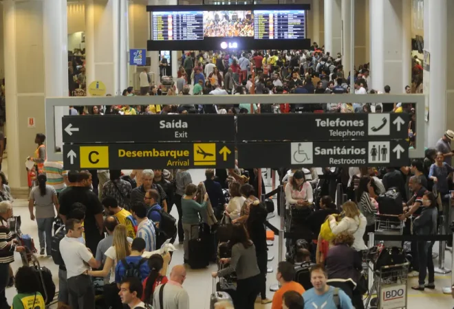 922010-aeroporto_lotado0001