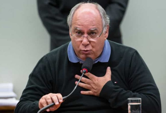 O ex-diretor da Petrobras, Renato Duque, presta depoimento em CPI na Câmara dos Deputados  ( Marcelo Camargo/Agência Brasil)