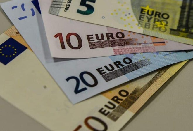 966157-euro-7993