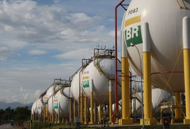 Esferas de armazenamento de Gás Liquefeito de Petróleo (GLP) da Refinaria Duque de Caxias - REDUC