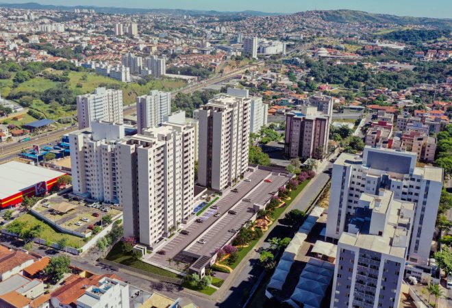 Aerea-morada-vistas-do-horizonte-direcional
