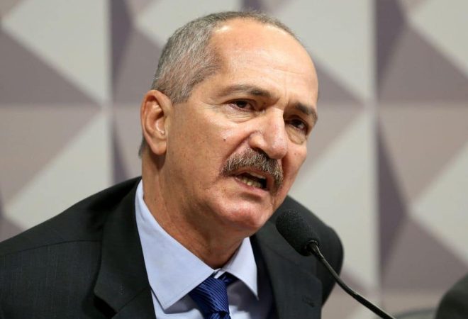 Brasília - Comissão Processante do Impeachment ouve o ex-ministro da Defesa Aldo Rebelo, como testemunha de defesa da presidenta afastada Dilma Rousseff (Wilson Dias/Agência Brasil)
