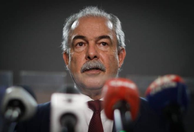 Aloizio Mercadante, presidente do BNDES, saindo do ministério da Fazenda após encontro com o ministro Fernando Haddad. | Sérgio Lima/Poder360 24.jul.2023