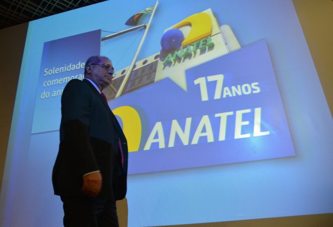 O ministro Paulo Bernardo participa da solenidade de comemoração dos 17 anos da Anatel no Espaço Cultural Renato Guerreiro (José Cruz/Agência Brasil)
- Assuntos: aniversario, Anatel, Paulo Bernardo