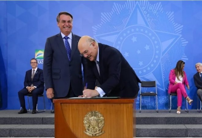 BOLSONARO-E-MILTON-RIBEIRO-foto-CLAUBER-CAETANO-PR