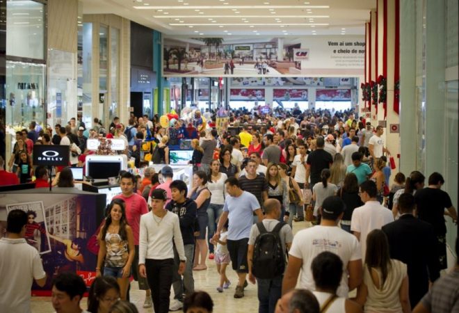 **8EMBARGADA PARA INTERNET / OUT CAPA DIÁRIO DE SP*** SÃO PAULO, SP, 22-12-2012: COMÉRCIO/NATAL - Movimentação de consumidores no no shopping Center Norte, zona norte, a três dias do Natal. (Foto: Rubens Cavallari/Folhapress)
