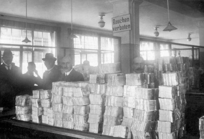 ADN-ZB
Deutschland
In der Geldauflieferungsstelle der Reichsbank in Berlin.
(Aufnahme: Oktober 1923)
6823