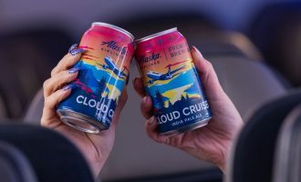 A Cloud Cruiser, IPA desenvolvida pela Alaska Airlines em parceria com a Fremont Brewing, de Seattle, foi testada a 30 mil pés antes de chegar ao cardápio dos voos (Divulgação)