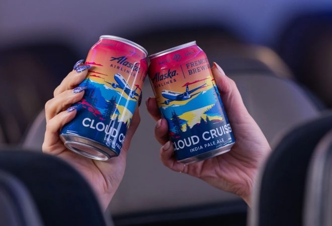 A Cloud Cruiser, IPA desenvolvida pela Alaska Airlines em parceria com a Fremont Brewing, de Seattle, foi testada a 30 mil pés antes de chegar ao cardápio dos voos (Divulgação)
