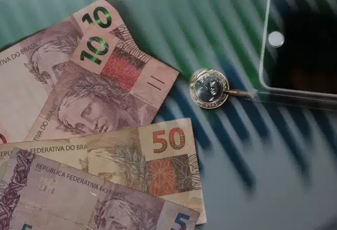 Economia-Moeda-RealDinheiro-Calculadora-Marcello-Casal-JrAgencia-Brasil