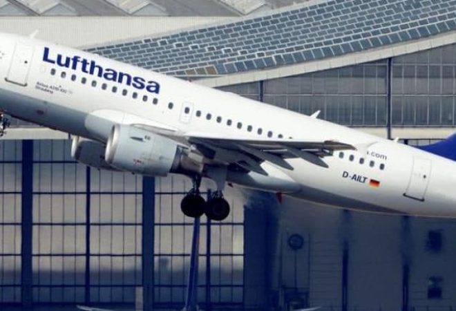 Eine-Lufthansa-Maschine-startet-auf-dem-Flughafen-in-Frankfurt-am-Main