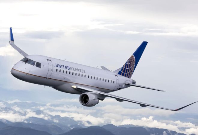 Embraer_United E175