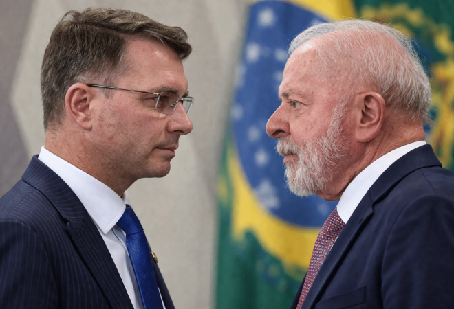 Encontro tenso e formal