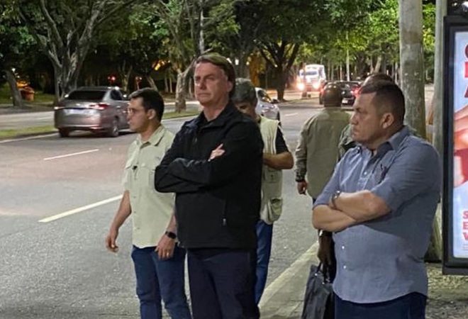 bolsonaro ponto de onibus