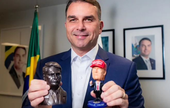 Flavio-Bolsonaro-e-Trump