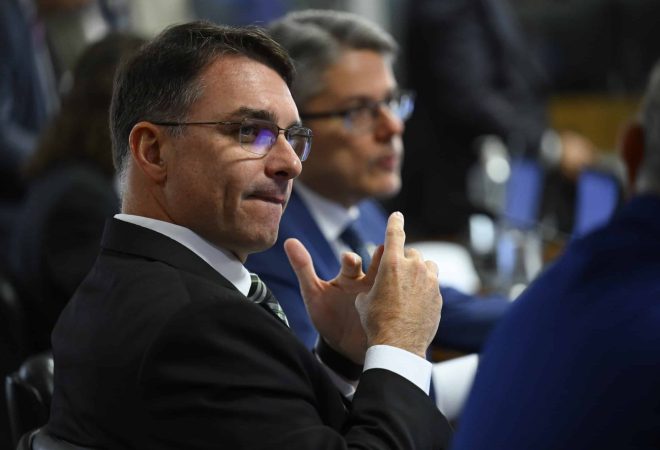 Comissão de Constituição, Justiça e Cidadania (CCJ) realiza reunião para analisar o PL 4.809/2024, que endurece a resposta penal a crimes violentos. Também estão em pauta o PL 116/2020, que caracteriza a violência eletrônica como forma de violência contra a mulher; o PL 680/2024, sobre transporte público individual, em turno suplementar; e o PLS 528/2015, que prevê panfletos em Braille nas campanhas eleitorais. 

Bancada:
senador Flávio Bolsonaro (PL-RJ); 
senador Alessandro Vieira (MDB-SE).

Foto: Andressa Anholete/Agência Senado