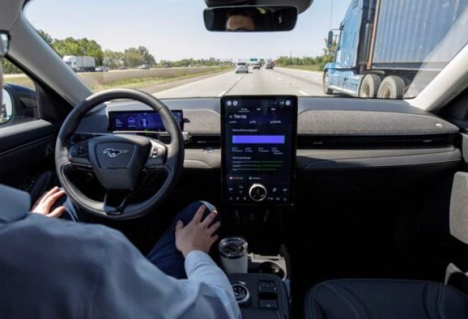 Ford-atualizara-assistencia-ao-motorista-BlueCruise-com-mudanca-de-faixa-750x375