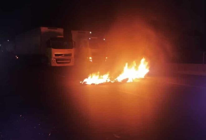 Foto4_Bloqueio-de-estradas-foi-articulado-nas-redes-semanas-antes-da-votacao
