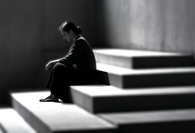 IA_freepik_solidão_trabalho