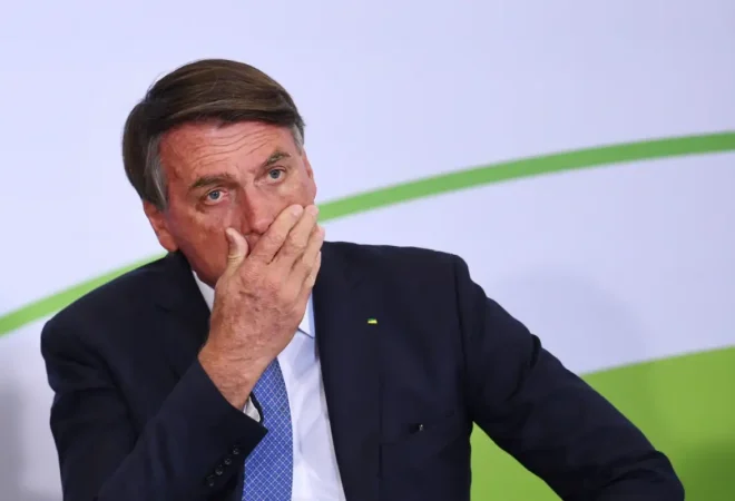 JAIR-BOLSONARO-PREOCUPADO-2022_328J3XD