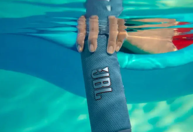 JBL_Flip6_Poolside_3264_BLUE_11