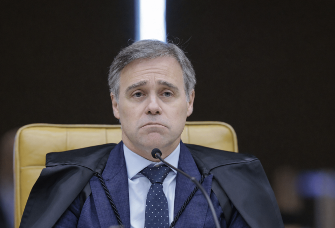 Juiz em momento de reflexão