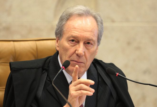 25/06/2014- Brasília- DF, Brasil- Sessão plenária do Supremo Tribunal Federal (STF). Na pauta de julgamentos, o trabalho externo de condenados no mensalão. O ministro Ricardo Lewandowski preside a sessão. Foto: Foto: Carlos Humberto/ SCO/ STF