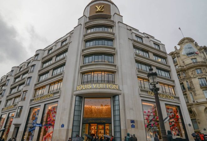 Louis_Vuitton_flagship_store_at_Avenue_des_Champs-Élysées_(22288053650)