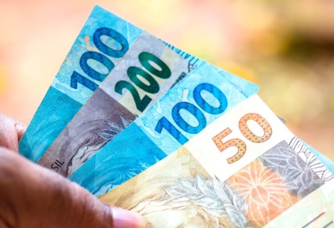 Notas-dinheiro-mercado-de-capitais