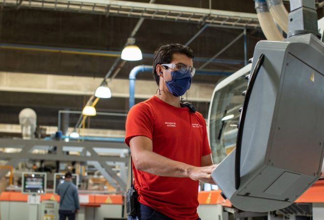 Por-dentro-da-Roca-descubra-como-funciona-a-producao-de-lastras-1100x580