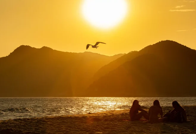 Praia-de-Grumari-Rio-de-Janeiro-Por-do-sol-scaled