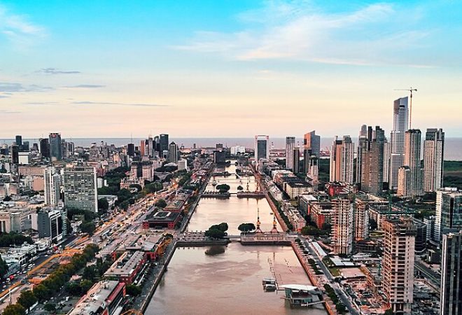 Puerto_Madero,_Buenos_Aires_WikiCommons_CCY 0.2_Deensel