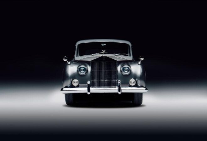 Rolls-Royce-Phantom-V-1-889x592